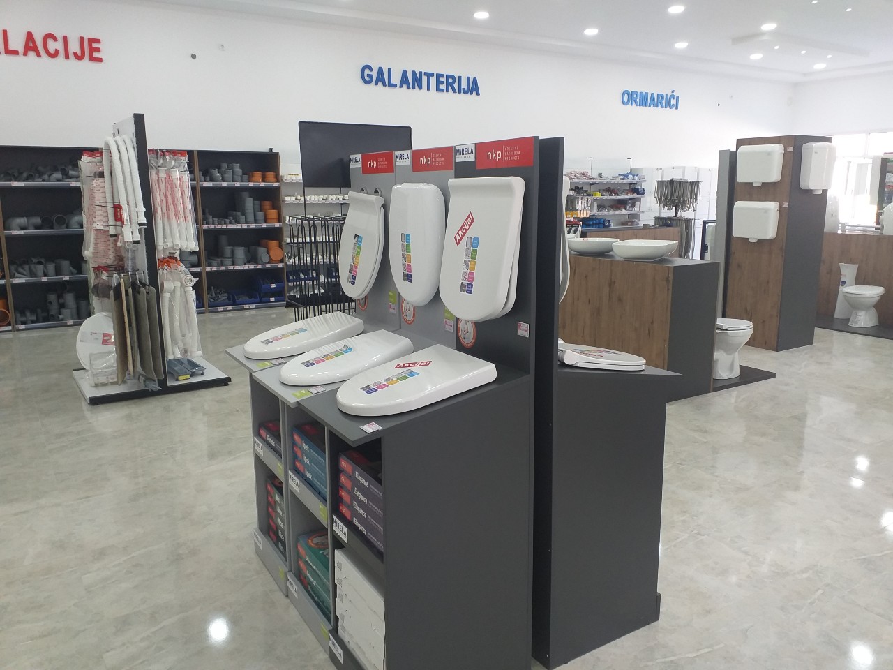 Kupatilska galanterija i detalji iz salona
